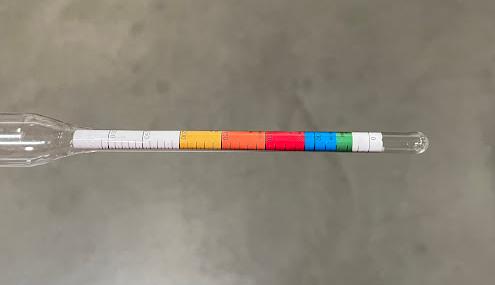 Hustomer slaného roztoku s farebnou stupnicou 0 - 30%