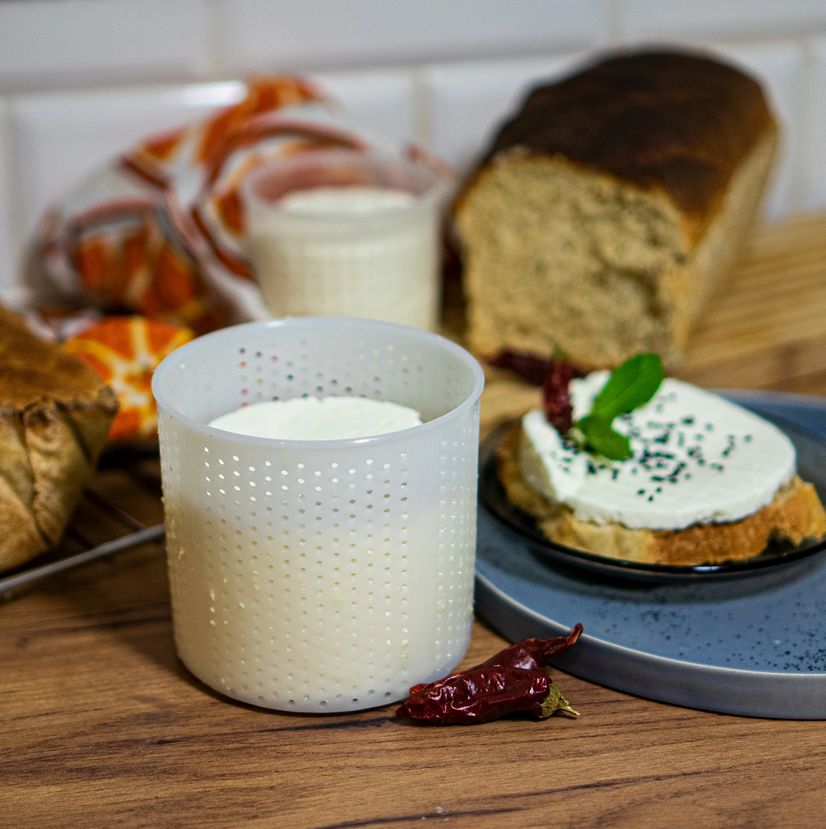 Okrúhla syrárska forma Ø 10 x 9,5 cm na 300 g