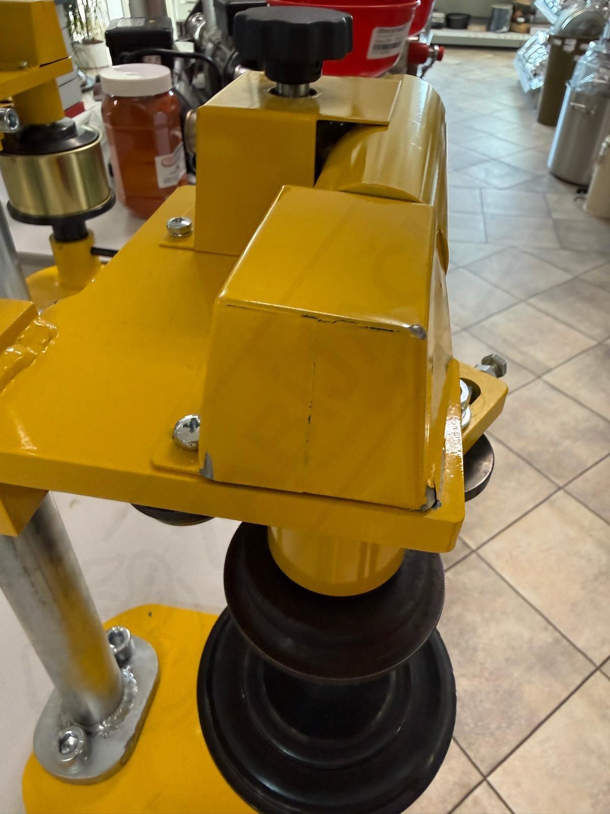 Uzatvárač konzerv ručný automatický RZK-A - mierne poškodený