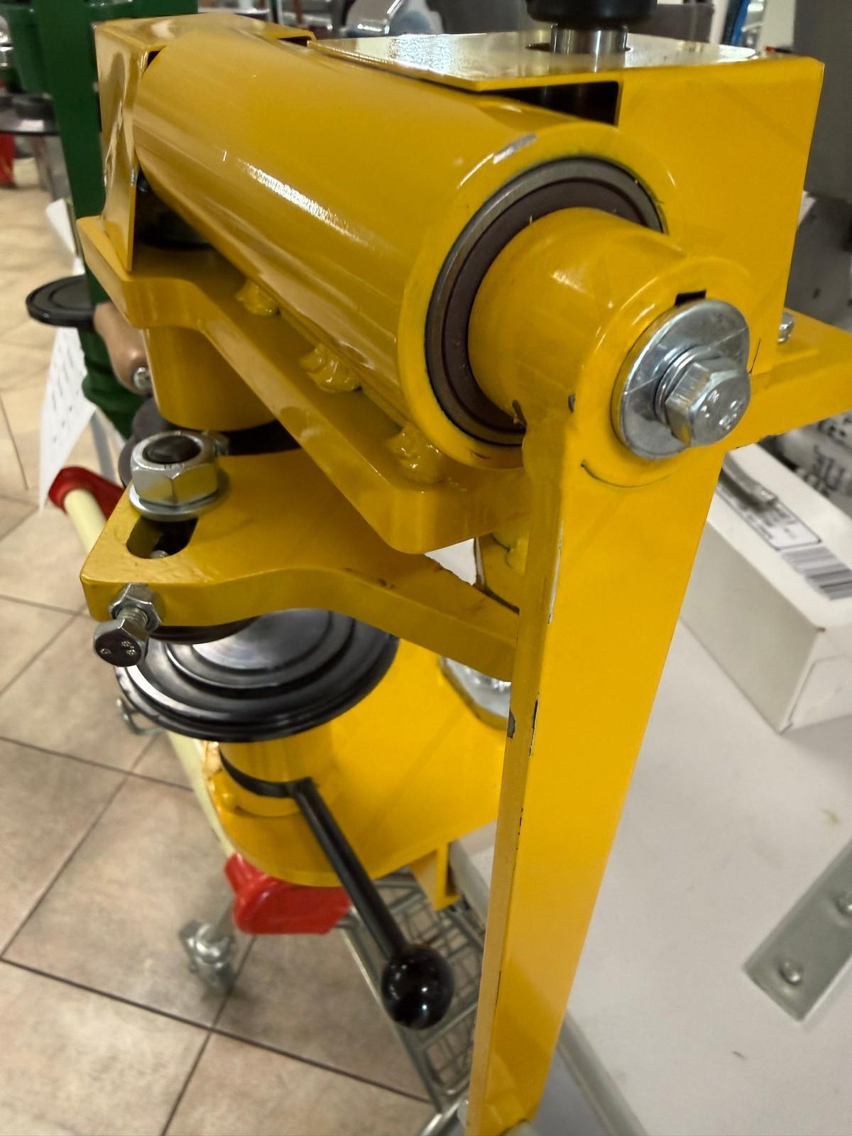 Uzatvárač konzerv ručný automatický RZK-A - mierne poškodený