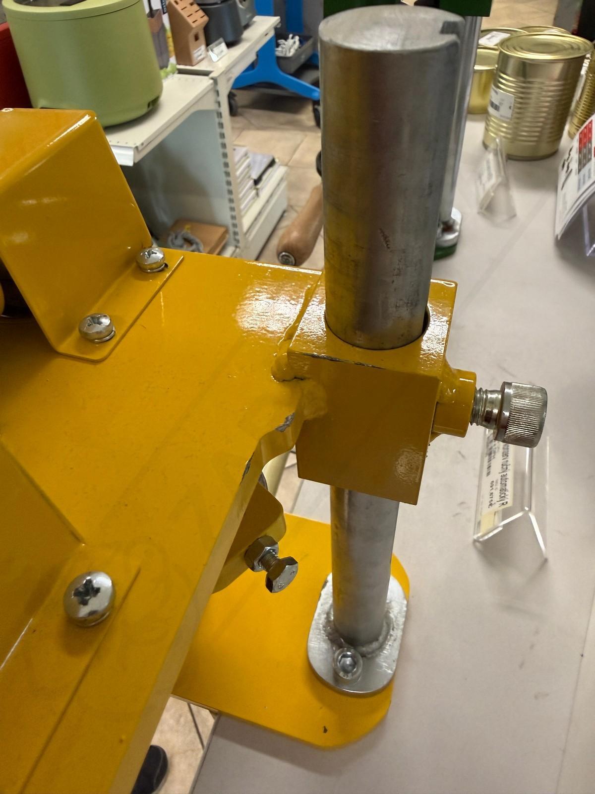 Uzatvárač konzerv ručný automatický RZK-A - mierne poškodený